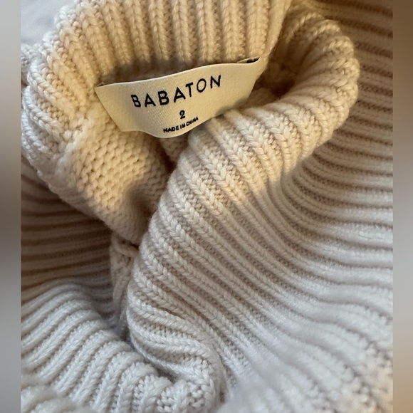Aritiza babton turtleneck sweater. New condition. Never worn! Size 2 - Picture 4 of 4